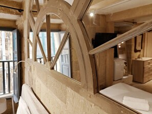 1 chambre, fer et planche à repasser, Wi-Fi gratuit, draps fournis