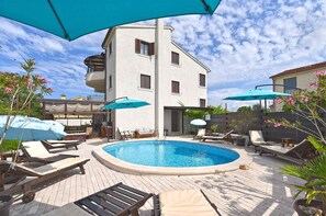 Pool - Holiday apartment with pool, barbecue and fitness equipment for shared use (Barbariga)