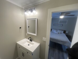 2 Schlafzimmer, Schreibtisch, Reisekinderbett, WLAN