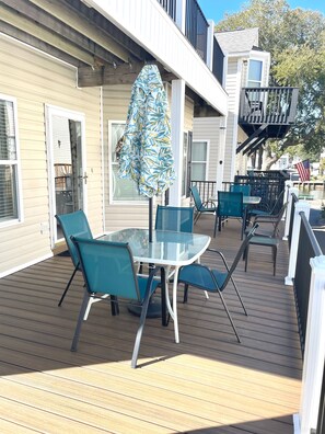 Outdoor dining - Ocean Lakes #1026 - 5BR:3BA in the Holiday Inn Section! Short walk to the beach! (Myrtle Beach)