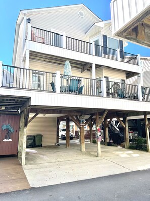 Exterior - Ocean Lakes #1026 - 5BR:3BA in the Holiday Inn Section! Short walk to the beach! (Myrtle Beach)