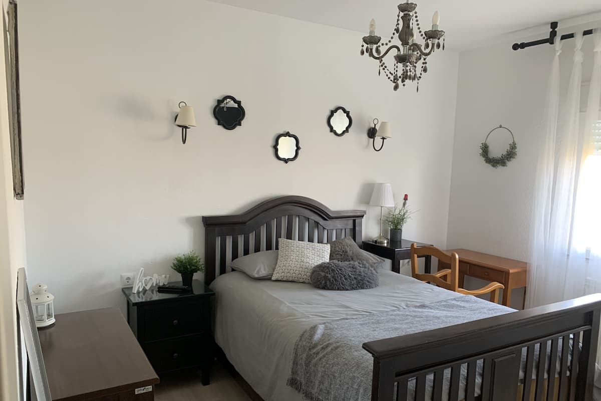 Basic Room, Non Smoking, Mountain View | Premium bedding, down comforters, memory foam beds