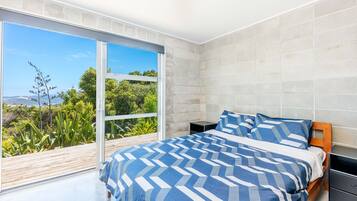 2 bedrooms, bed sheets