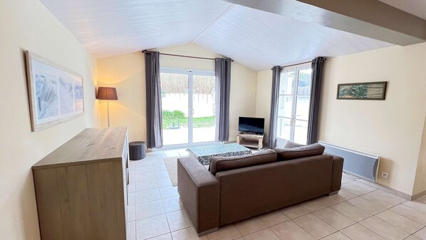 TV - Pretty family house ideal for your vacation (LE BOIS PLAGE EN RE)
