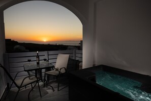 Quarto casal luxo, banheira de imersão, vista para o mar | Vista da sacada