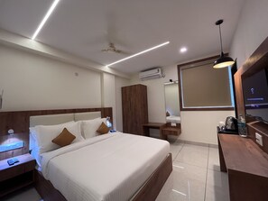 Superior Room | Desk, laptop workspace, free rollaway beds, free WiFi - Nexstay Kites Inn (Bengaluru)