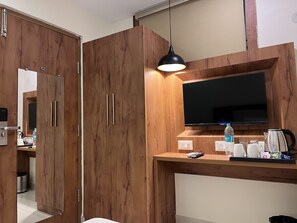 Junior Suite | Desk, laptop workspace, free rollaway beds, free WiFi - Nexstay Kites Inn (Bengaluru)