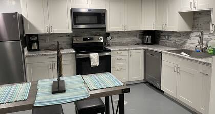 Cozy new 2 big bedrooms, 1bathroom
kitchen&appliances , washer&dryer 1 garage