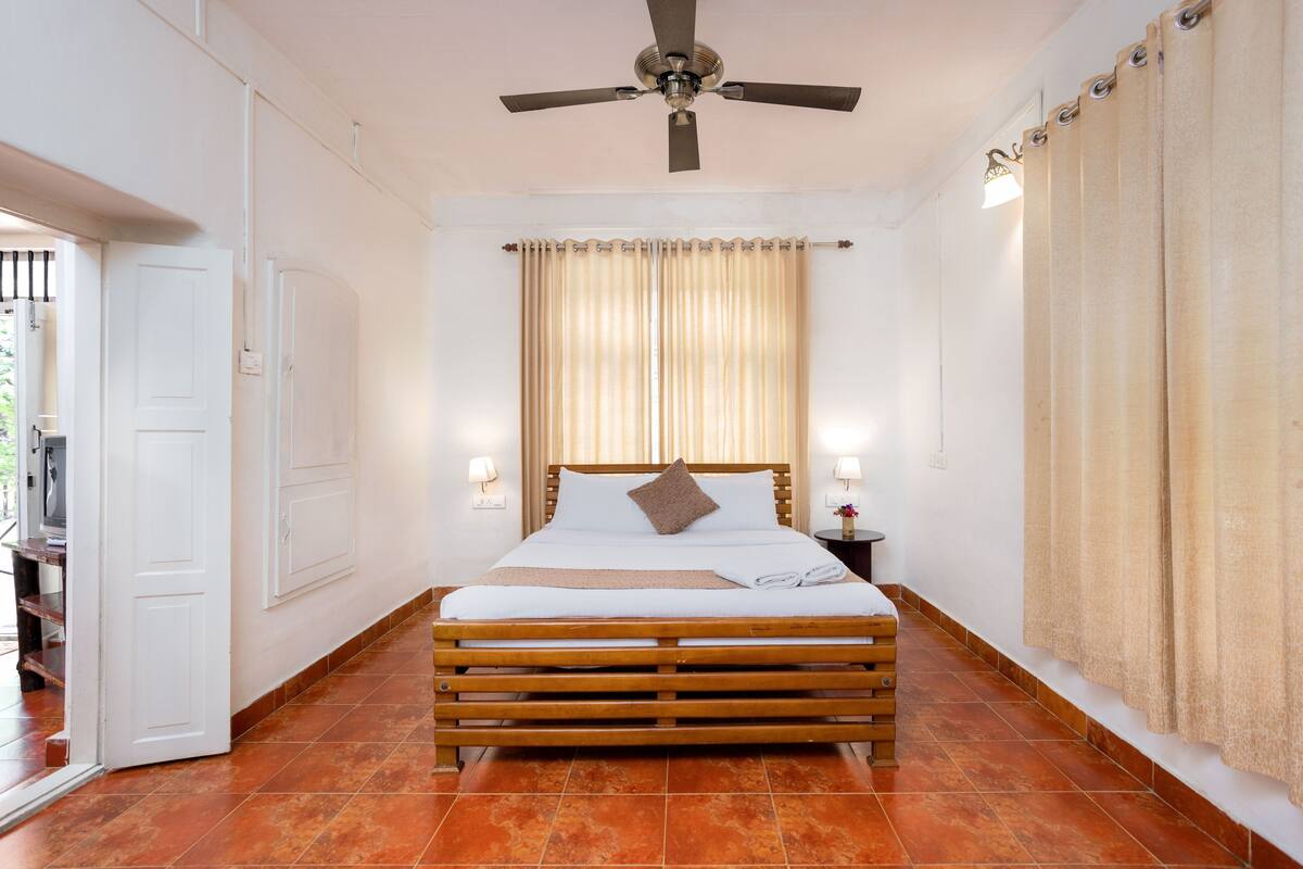 Suíte, vista para o jardim | 1 quarto, ferros/tábuas de passar roupa, Wi-Fi de cortesia