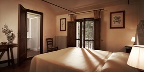 4 bedrooms, desk, iron/ironing board, travel crib - Querce Apartment (Gambassi Terme)
