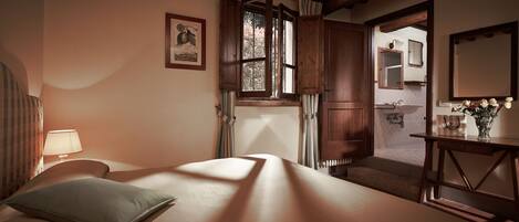 4 bedrooms, desk, iron/ironing board, travel crib