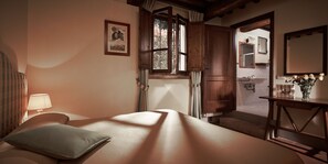 4 bedrooms, desk, iron/ironing board, travel crib - Querce Apartment (Gambassi Terme)