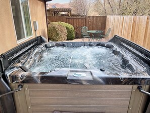 مغطس سبا خارجي