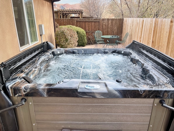 Outdoor spa tub - NEW LISTING: Private Spa, Pet-Friendly, Pool, Close to Parks, Garage | C477 (Moab)