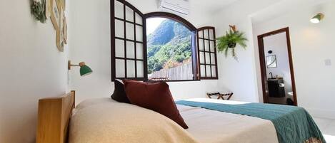 2 bedrooms, desk, iron/ironing board, WiFi