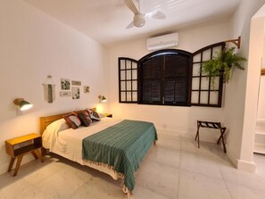 2 habitaciones, escritorio, tabla de planchar con plancha y wifi gratis 