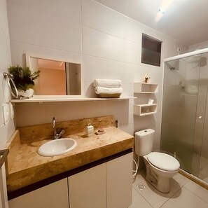 مجففات شعر، مناشف، صابون، شامبو