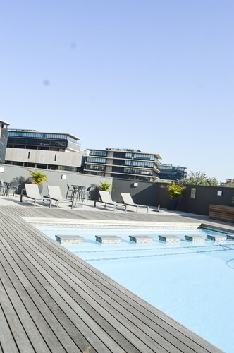 Luxurious Millennial, umhlanga Durban-one bedroom Apartment with a pool