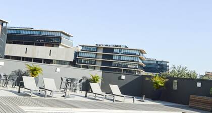 Luxurious Millennial, umhlanga Durban-one bedroom Apartment with a pool