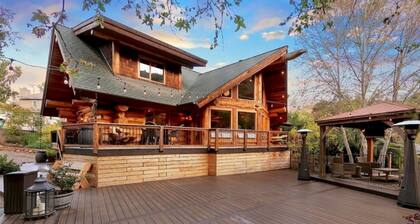 Elegant Mountain-View Hideaway Lodge