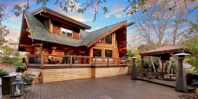 Elegant Mountain-View Hideaway Lodge