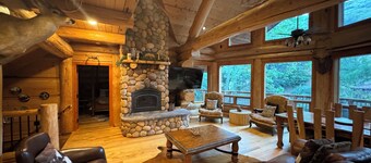 Elegant Mountain-View Hideaway Lodge