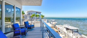 "FUN IN THE SUN" 4 bedroom 4 bath house with pool and 16000lb lift in Key Largo!