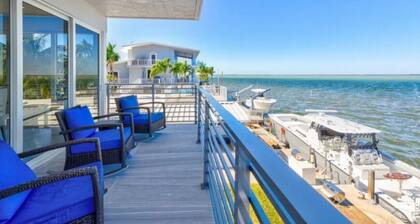 "FUN IN THE SUN" 4 bedroom 4 bath house with pool and 16000lb lift in Key Largo!