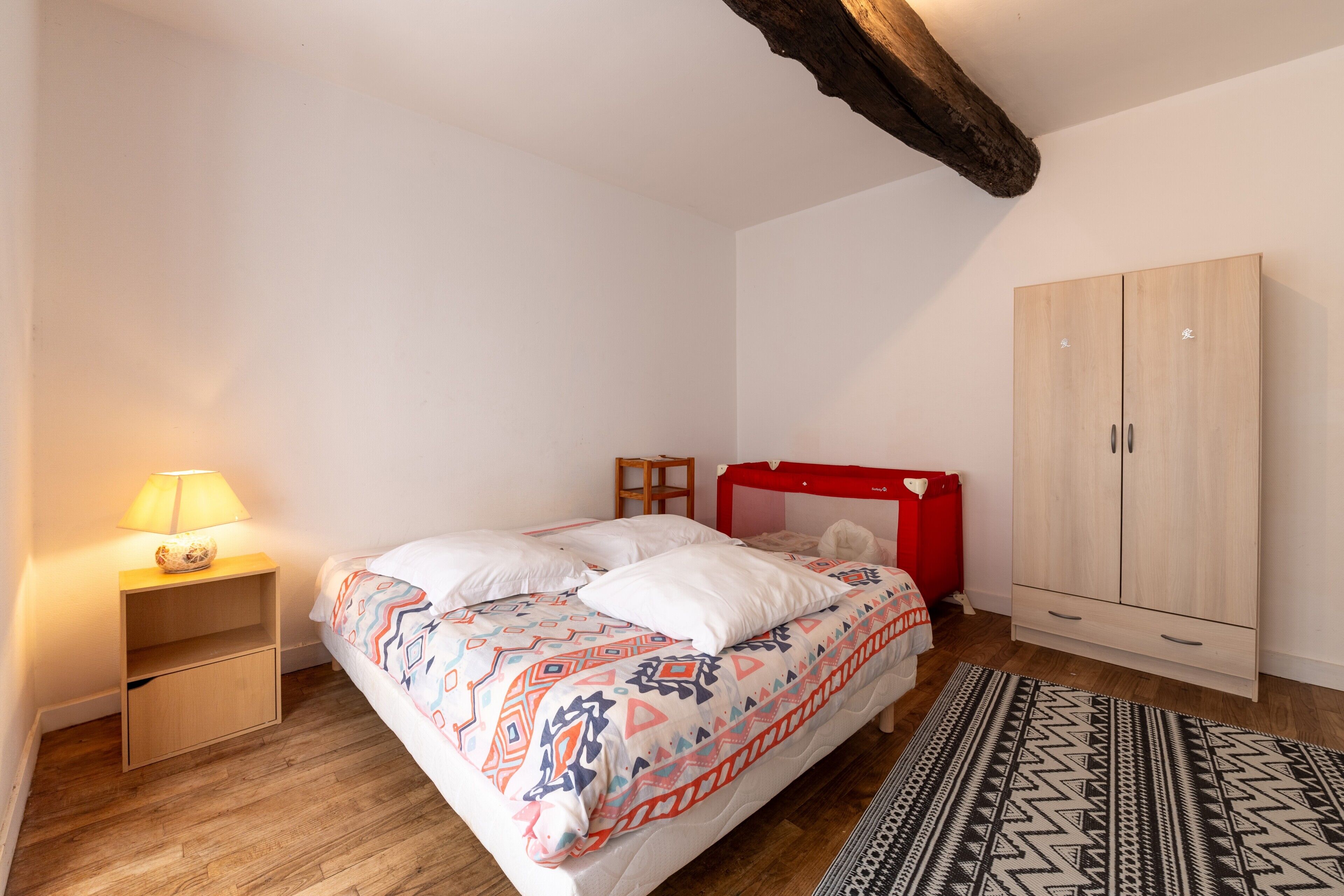 2 quartos, ferros/tábuas de passar roupa, Wi-Fi de cortesia