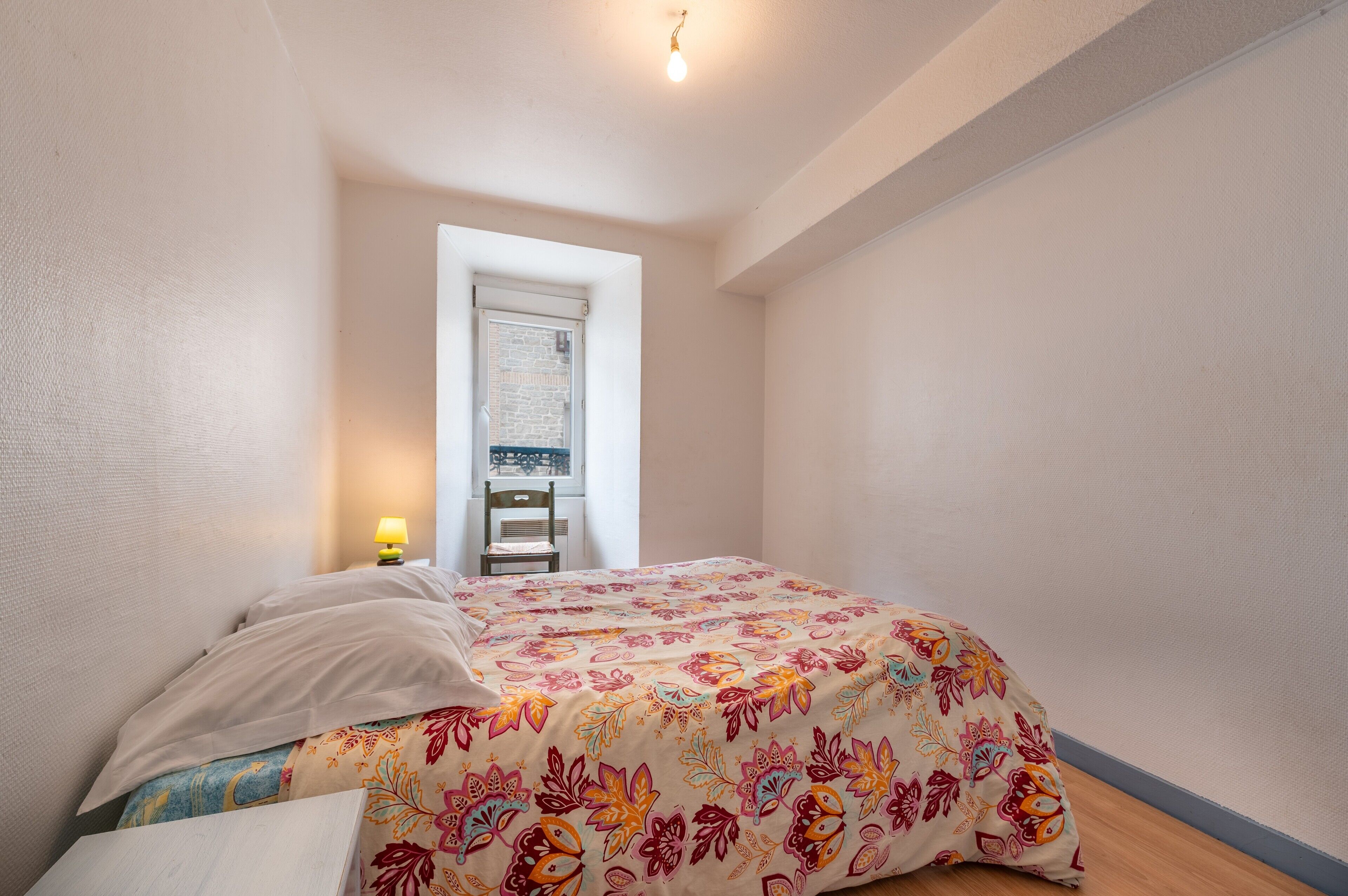 2 makuuhuonetta, silitysrauta/-lauta, ilmainen Wi-Fi, vuodevaatteet