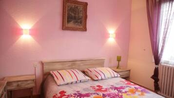 1 bedroom, free WiFi, bed sheets