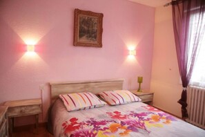 1 bedroom, free WiFi, bed sheets