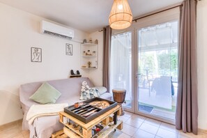 Télévision, table de tennis de table