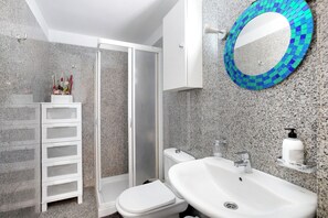 Bruser, hårtørrer, håndklæder