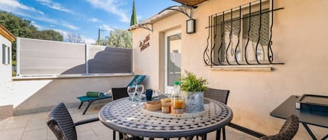 屋外ダイニングエリア