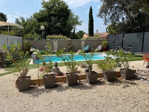 Een verwarmd zwembad