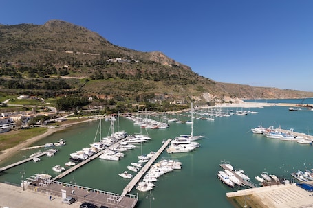 Marina. Villa Anna with Private Pool, Mountain Views, Wi-Fi, and Air Conditioning