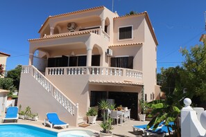 Exterior - Villa 'Quinta Do Sol' with Sea View, Private Pool and Wi-Fi (Armação de Pêra)