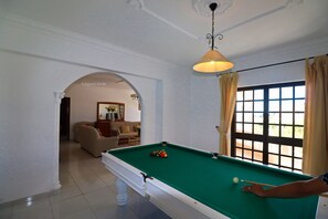 Game room - Villa 'Quinta Do Sol' with Sea View, Private Pool and Wi-Fi (Armação de Pêra)