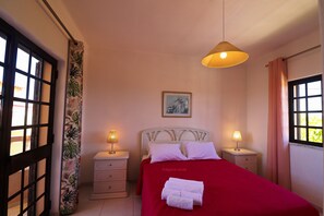 4 dormitorios, tabla de planchar con plancha, wifi gratis y ropa de cama