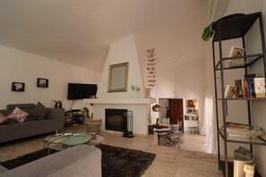 TV, fireplace, DVD player, stereo