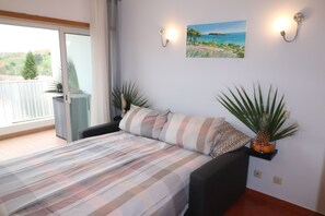 3 chambres, fer et planche à repasser, accès au Wi-Fi (inclus)