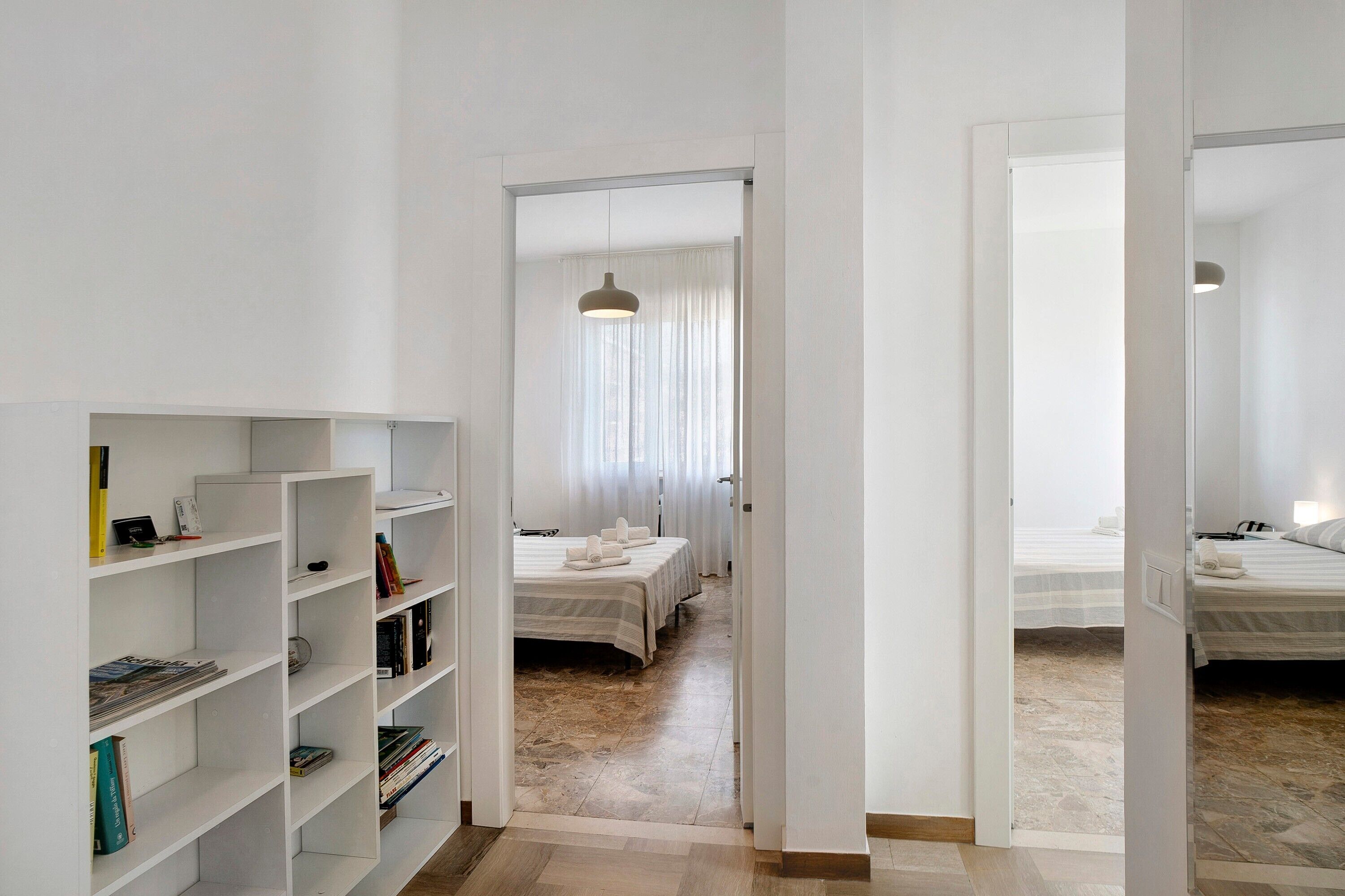 2 室のベッドルーム、アイロン / アイロン台、WiFi (無料)、ベッドシーツ