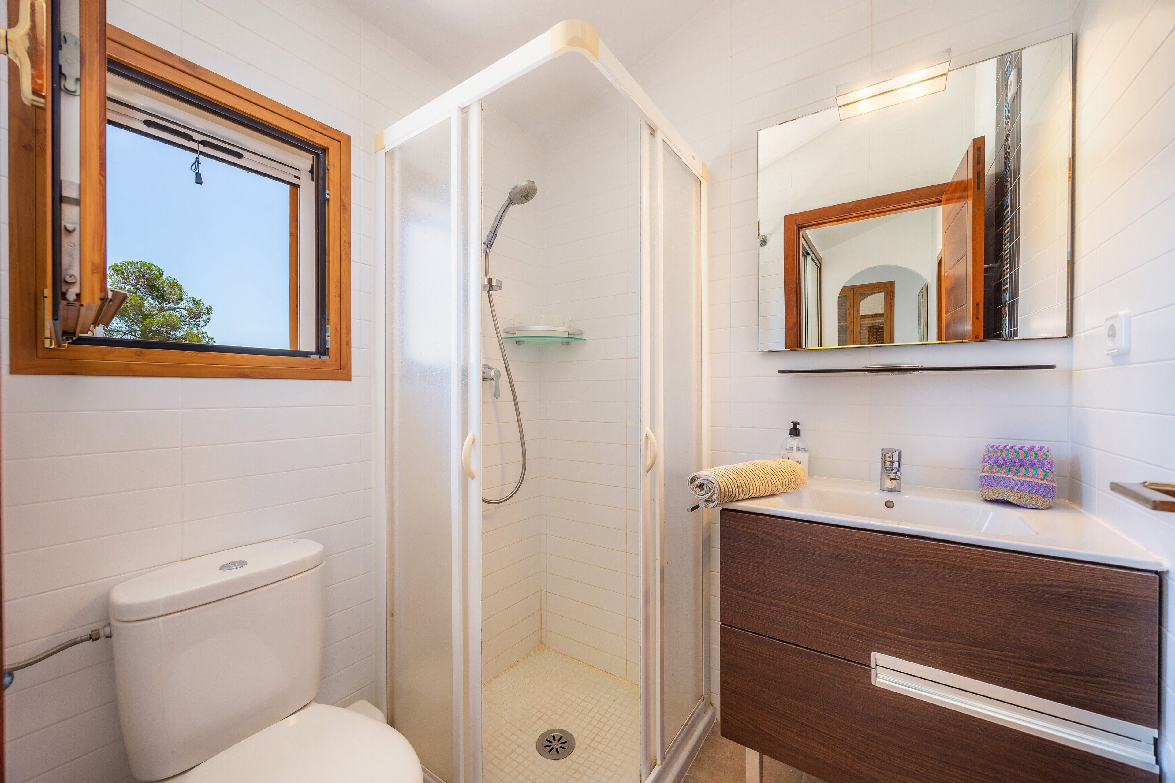 Shower, towels