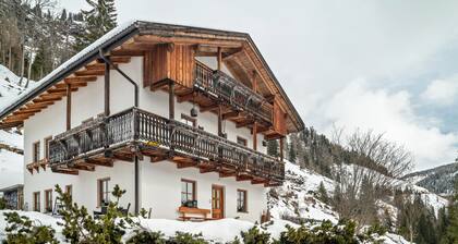 Apartment 'Agriturismo El Cirum Boe' with Mountain View, Private Garden and Wi-Fi