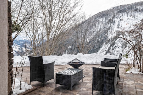 Terrace/patio. Apartment 'Agriturismo El Cirum Pelmo' with Mountain View, Private Garden and Wi-Fi