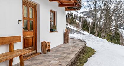 Appartement 'Agriturismo El Cirum Pelmo' avec vue sur les montagnes, jardin privé et Wi-Fi