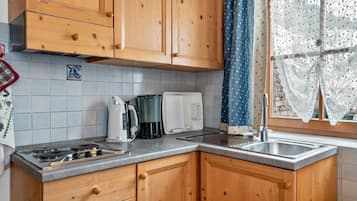 Refrigerador, placa de cocina, cafetera/tetera, tetera/pava eléctrica