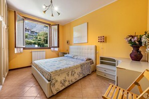 2 bedrooms, iron/ironing board, free WiFi, bed sheets - Apartment 'Casa Vacanze Gianpietro Rossi' with Lake View, Shared Pool and Wi-Fi (Toscolano Maderno)