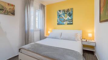 2 Schlafzimmer, BĂŒgeleisen/BĂŒgelbrett, kostenloses WLAN, BettwĂ€sche